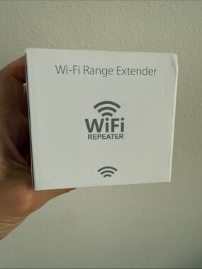 Wi‑Fi Range Extender Repeater - White